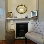 Luxurious 1 Bedroom Flat With Private Garden