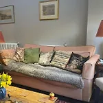 Luxurious 1 Bedroom Flat With Private Garden