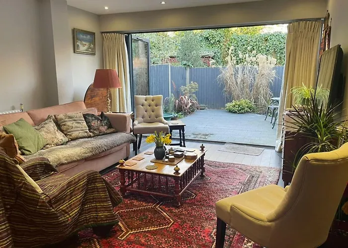 Luxurious 1 Bedroom Flat With Private Garden
