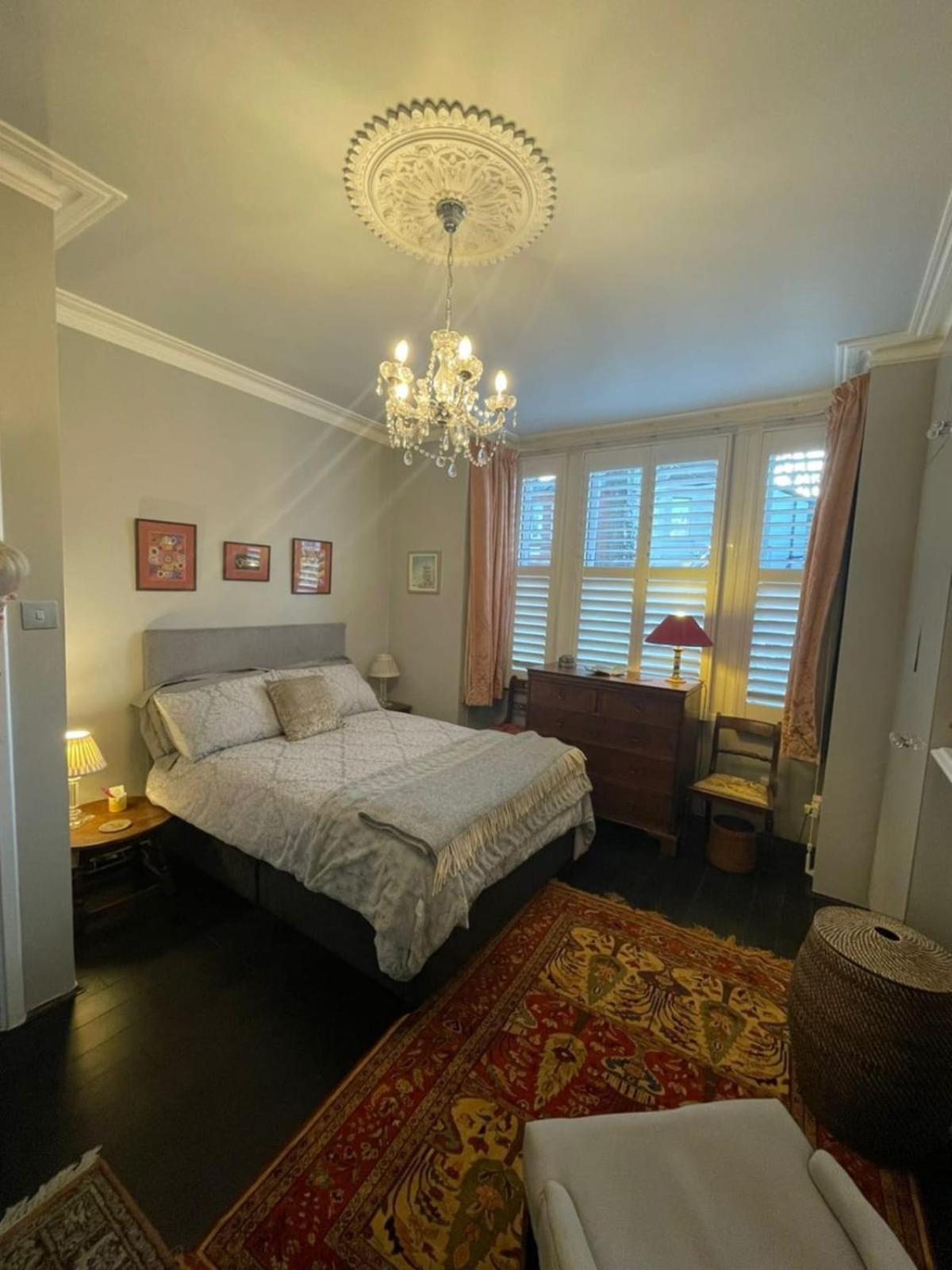 Apartment Luxurious 1 Bedroom Flat With Private Garden