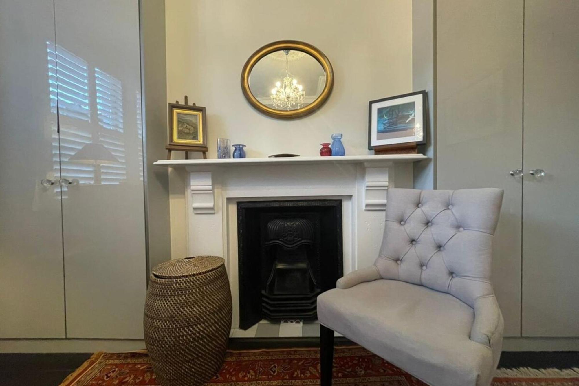 Luxurious 1 Bedroom Flat With Private Garden Apartment London