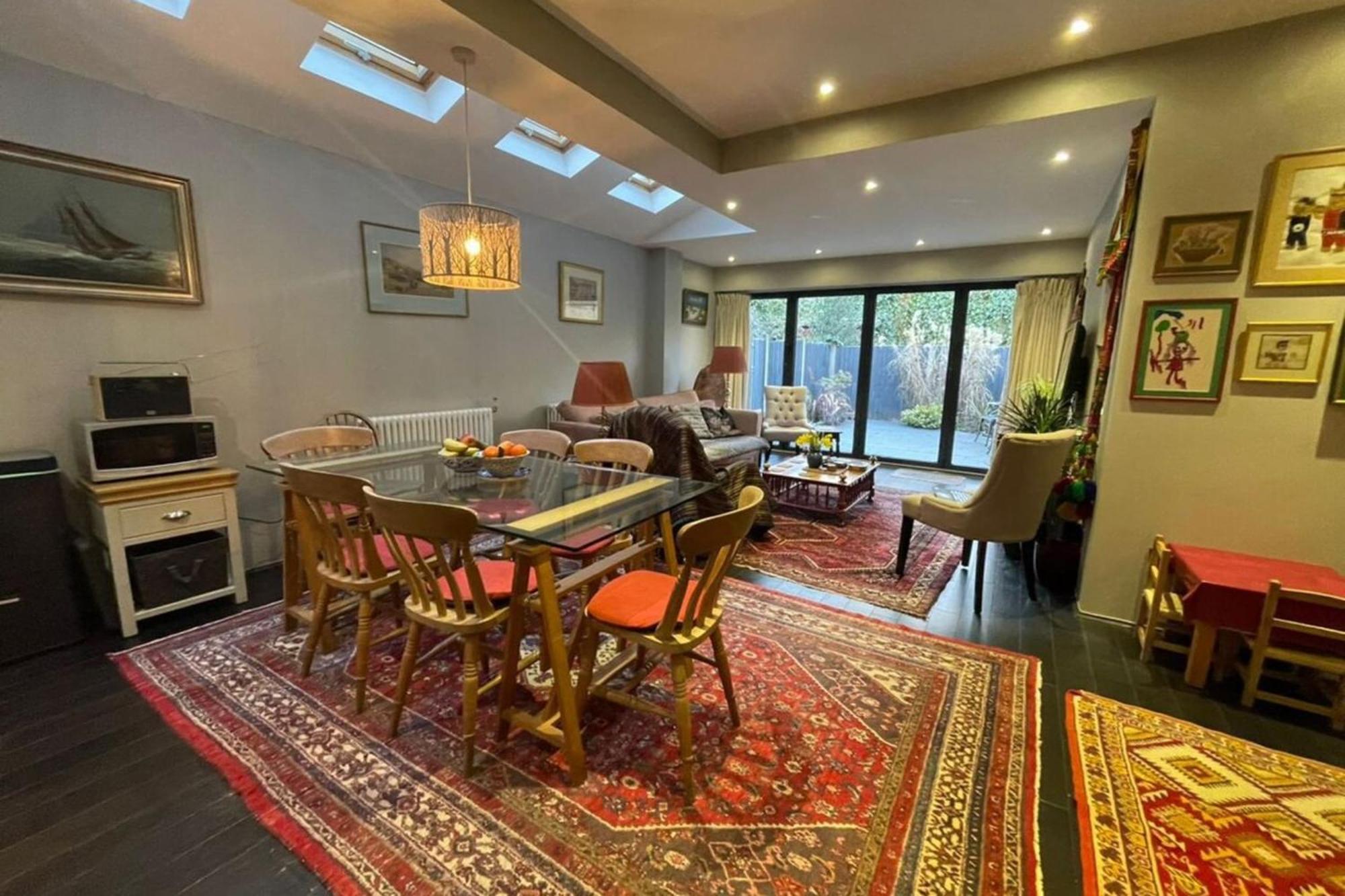 Apartment Luxurious 1 Bedroom Flat With Private Garden