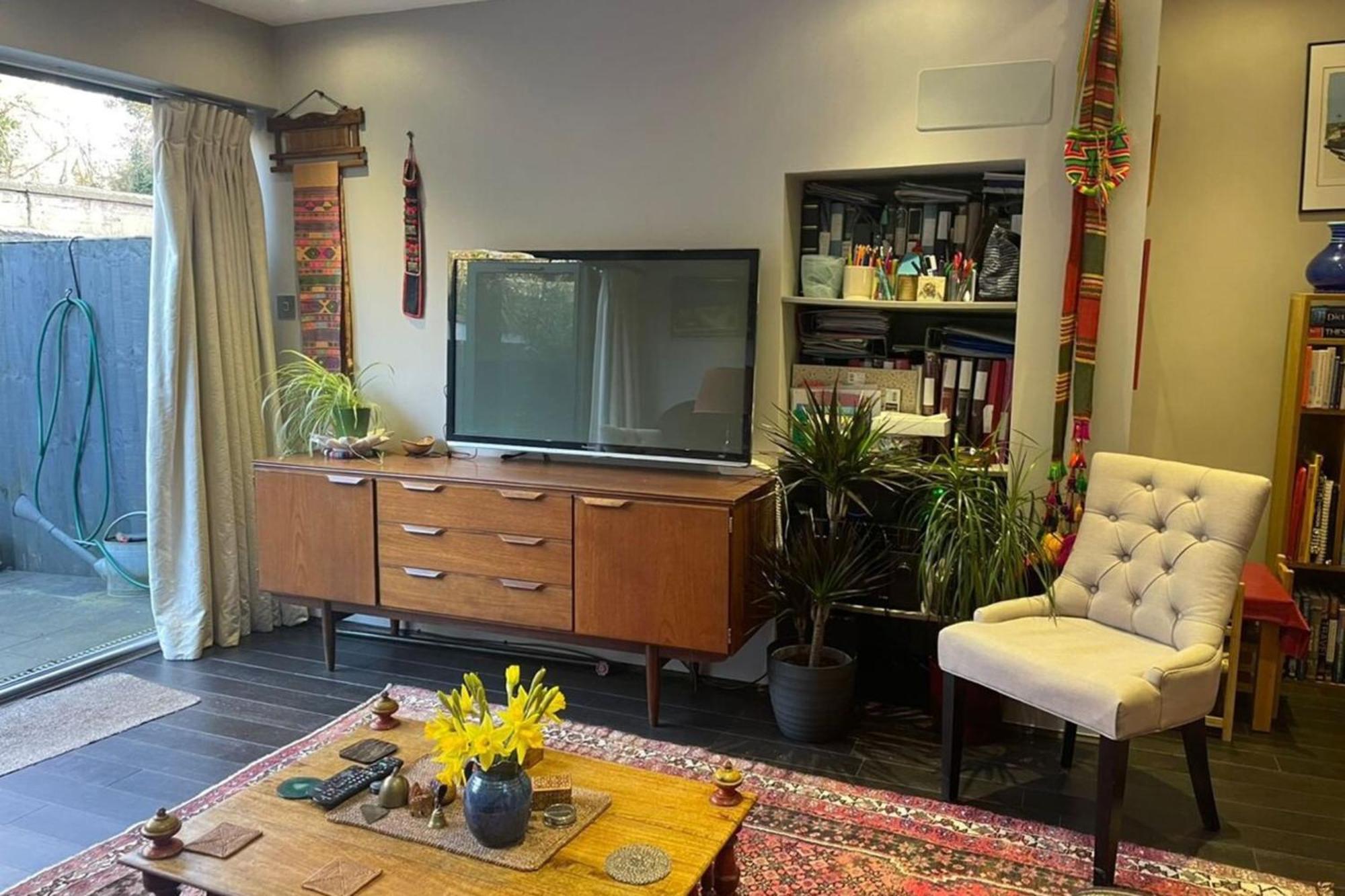 Luxurious 1 Bedroom Flat With Private Garden *