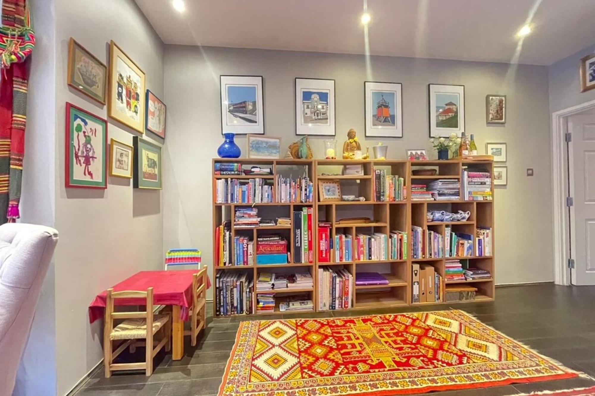 Luxurious 1 Bedroom Flat With Private Garden *