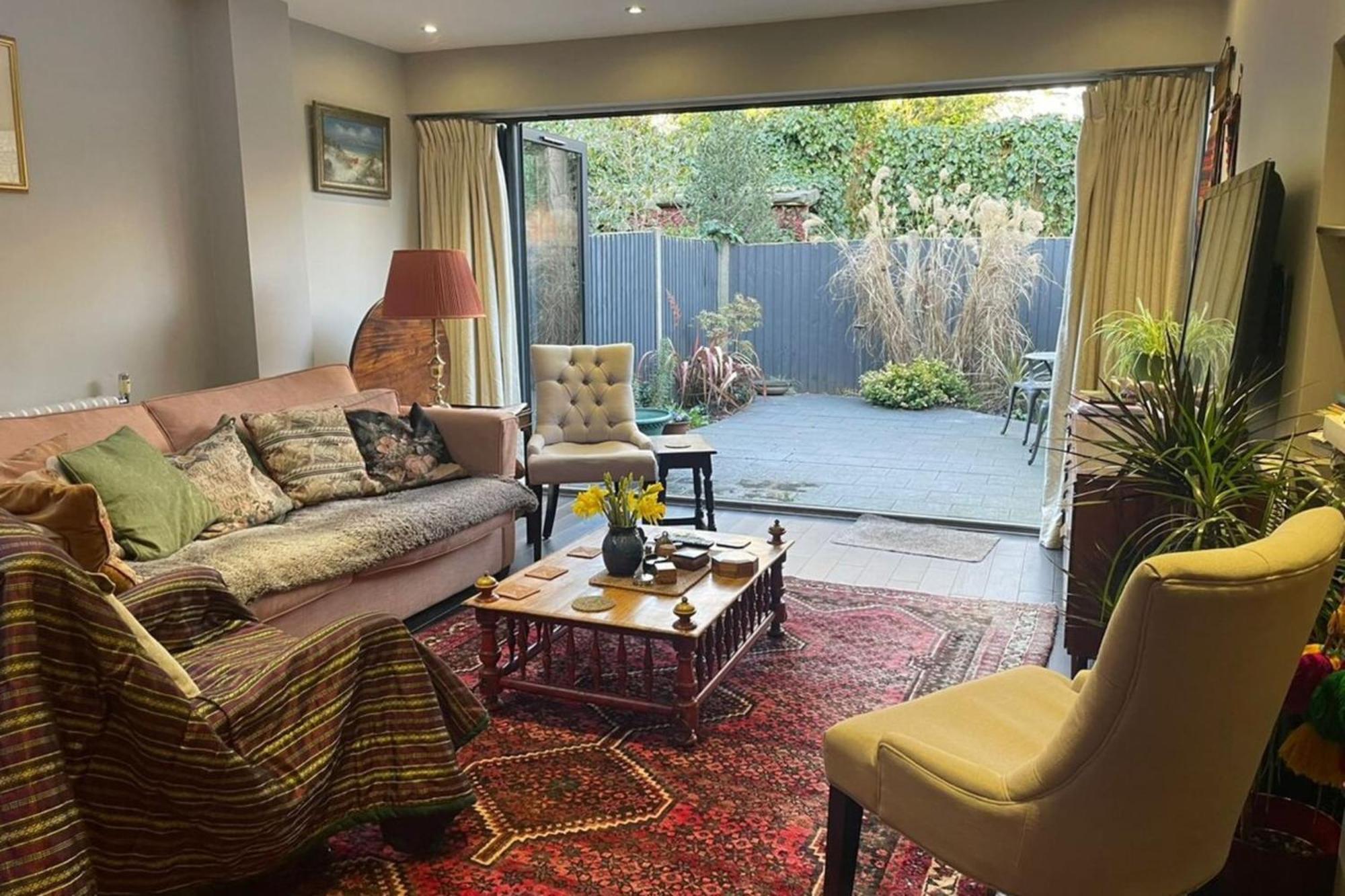 Apartment Luxurious 1 Bedroom Flat With Private Garden