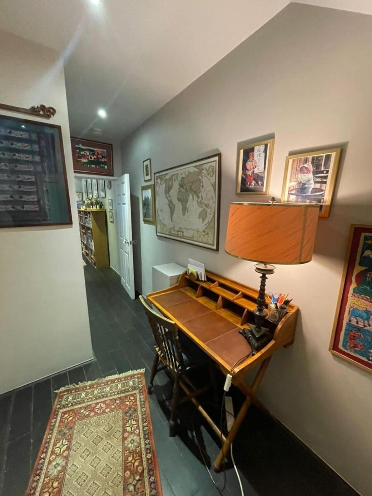 Luxurious 1 Bedroom Flat With Private Garden *
