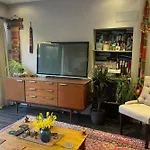 Luxurious 1 Bedroom Flat With Private Garden